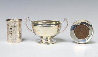 A 2 handled pedestal bowl Birmingham 1919, a silver hammer pattern beaker of circular frame, weighable silver 190 grams 