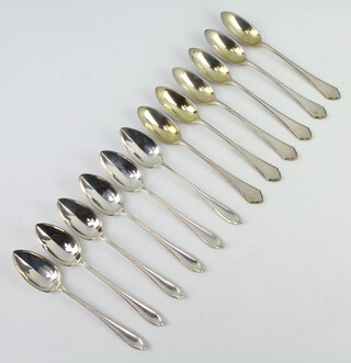 A set of 6 silver grapefruit spoons Sheffield 1925, 6 others 368 grams 