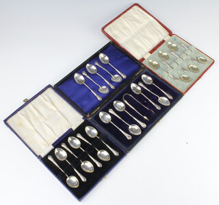 A set of 6 silver lily pattern teaspoons London 1899, ditto set Birmingham 1903, together with 11 teaspoons and tongs Birmingham 1918, 144 grams 