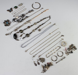 A quantity of minor silver and other jewellery 