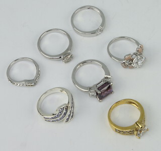 A silver dress ring size N and 7 others