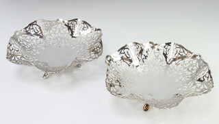 A pair of silver dishes with pierced decoration raised on pad feet, Sheffield 1966, 19cm, 422 grams 