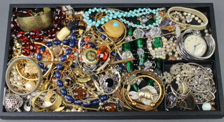 A small quantity of silver and other costume jewellery 