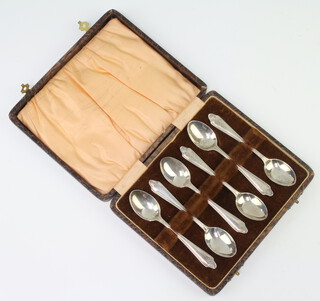 A set of 6 cased silver coffee spoons Sheffield 1931, 46 grams