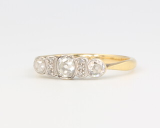 An 18ct yellow gold 3 stone diamond ring approx. 0.45ct, size M, 2.3 grams 
