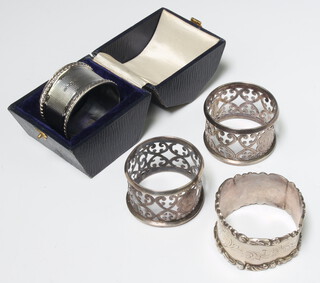 An Edwardian silver napkin ring London 1901 and 4 others, 85 grams 