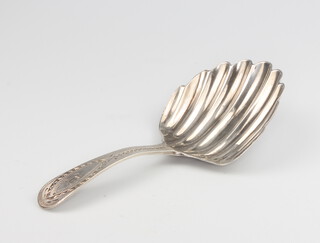 A William IV silver caddy spoon with shell bowl and bright cut decoration, London 1830, 7.5cm, 5.9 grams 