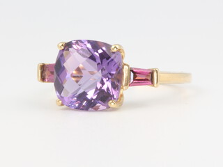 A 9ct yellow gold amethyst dress ring size O, 2.9 grams 