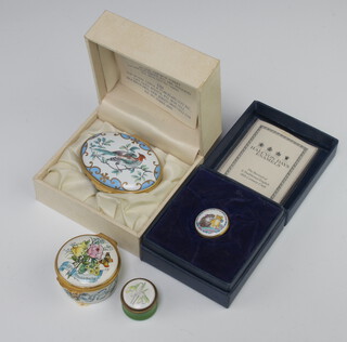 A Bilston and Battersea enamelled trinket box "Happy Anniversary" 4cm, a Halcyon Days ditto 2.5cm, a Spode ditto 6cm and 1 other 