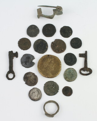 A quantity of Roman coins and artefacts 