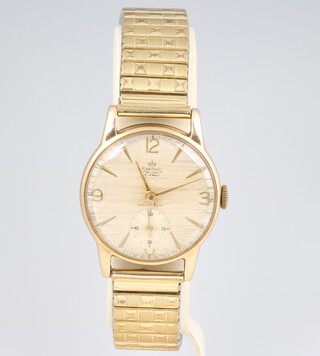 A gentleman's 9ct yellow gold Smiths wristwatch with seconds at 6 o'clock contained in a 30mm case 