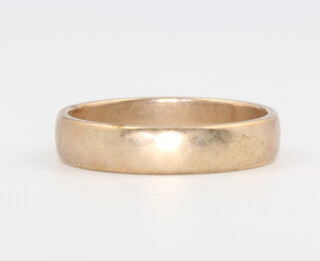 A 9ct yellow gold wedding band size K, 2.2 grams 