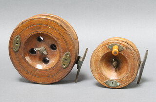 A wooden and brass star back centre pin fishing reel 4" (1 handle missing) together with 1 other centre pin reel marked A. Mecham 15cm 