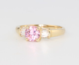 A 14ct yellow gold quartz set dress ring size N, 2.9 grams