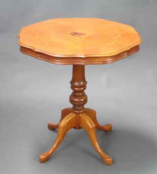 An inlaid walnut wine table raised on a pillar and tripod base 71cm h x 69cm diam. 

