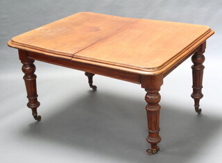 A Victorian mahogany extending dining table with 1 extra leaf 69cm h x 105cm 2 x 129cm l 