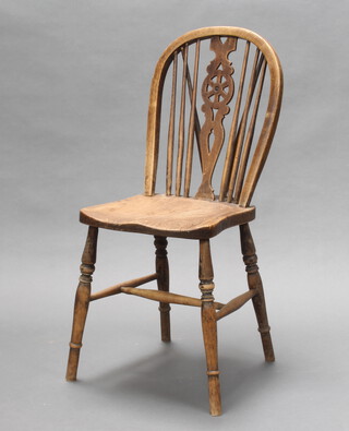 An elm Windsor wheel back dining chair on turned supports, H framed stretcher 89cm h x 37cm w x 45cm d (seat 33cm w x 29cm d) 