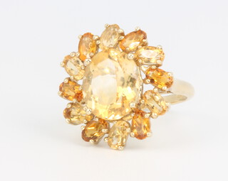 A 9ct yellow gold quartz set dress ring size O, 4.6 grams