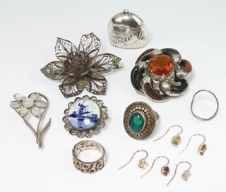 A silver Scottish hardstone brooch and minor silver jewellery 