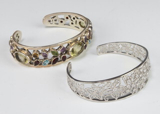 Two silver hardstone mounted bracelets 55 grams