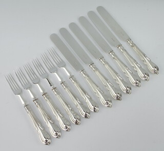 A set of six silver plated lily pattern dessert eaters 