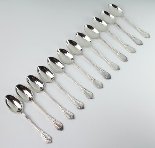 Twelve silver plate lily pattern teaspoons 