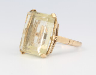 A 9ct yellow gold quartz dress ring, gross 7.1 grams, size P