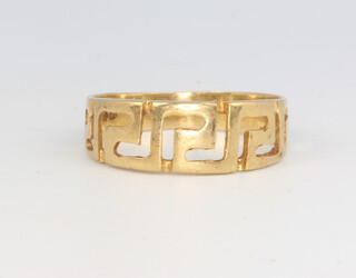 An 18ct yellow gold Greek key pattern ring 3.1 grams, size P 