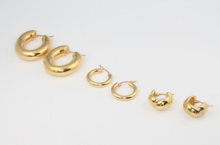 Three pairs of hollow 18ct yellow gold hoop earrings, 9.4 grams  