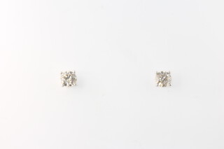 A pair of 18ct white gold diamond ear studs, approx. 1.06ct, 2.1 grams