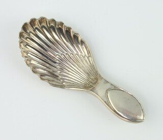 An Edwardian silver caddy spoon with shell bowl, Sheffield 1908, 16 grams