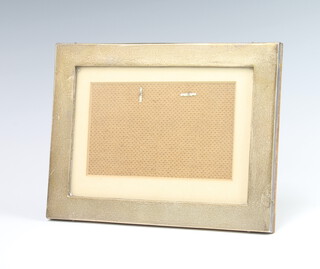 A rectangular silver photograph frame Chester 1924, 18cm x 13cm 