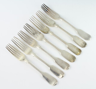 Seven Victorian silver dessert forks, London 1842, 1860 and 1861, 364 grams