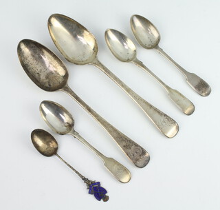 A George III silver table spoon, 1 other and minor spoons, 210 grams 