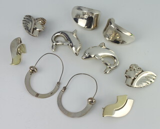 Five pairs of silver earrings, 65 grams 