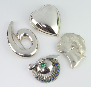 Four silver brooches 90 grams 