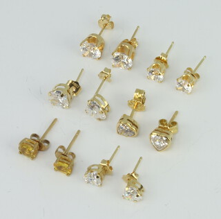 Five 18ct yellow gold paste set ear studs 6.5 grams gross and 1 9ct ear stud 1 gram 