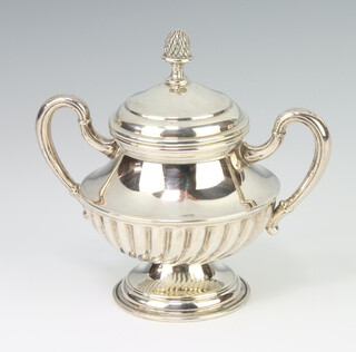 A Continental 800 standard 2 handled cup and cover, 78 grams, 10cm 