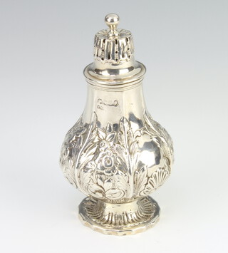 A Victorian baluster silver shaker decorated with flowers London 1837, 126 grams, 12.5 cm 