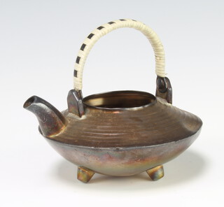 A Japanese white metal Saki kettle, 184 grams gross 