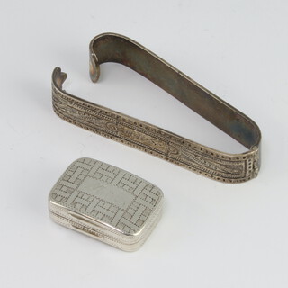 A 19th Century silver vinaigrette 2cm (rubbed marks), together with a clip 
