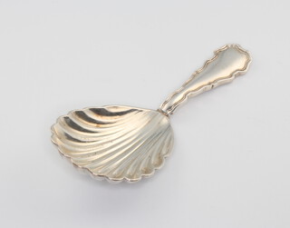 A Georgian style silver caddy spoon with shell bowl Sheffield 1910, 2.5 grams 