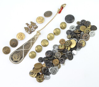 Seven Southern Region railway buttons, a General Service Corps sweetheart brooch and minor badges and buttons 
