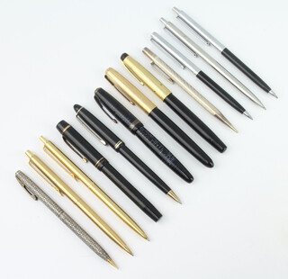 A Parker Vacumatic blue striated fountain pen, 3 others, 4 ballpoint pens and 4 propelling pencils 