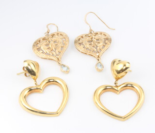 Two 9ct yellow gold earrings, 15 grams 