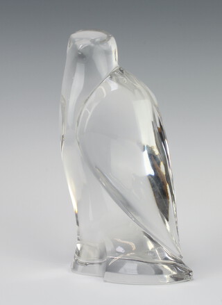 A Val St Lambert clear glass figure of a bird of prey engraved De Soiss 19cm 