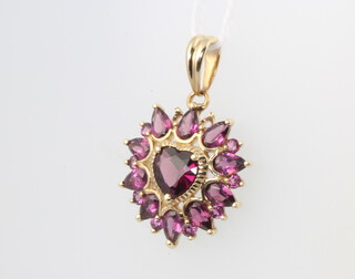 A 9ct yellow gold amethyst pendant 30mm, 8.4 grams 