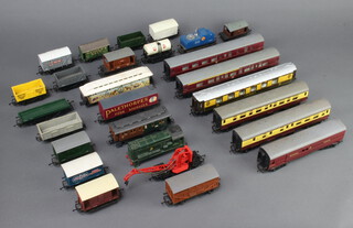 A quantity of Dublo carriages and rolling stock
