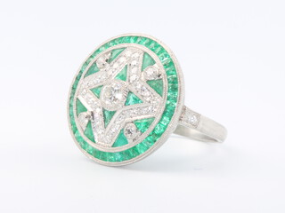 An Art Deco style platinum emerald and diamond circular cocktail ring 9.1 grams, size O 1/2