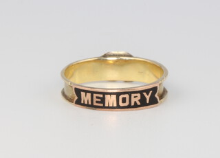 A 19th Century yellow metal in memoriam ring 1.2 grams, size M 